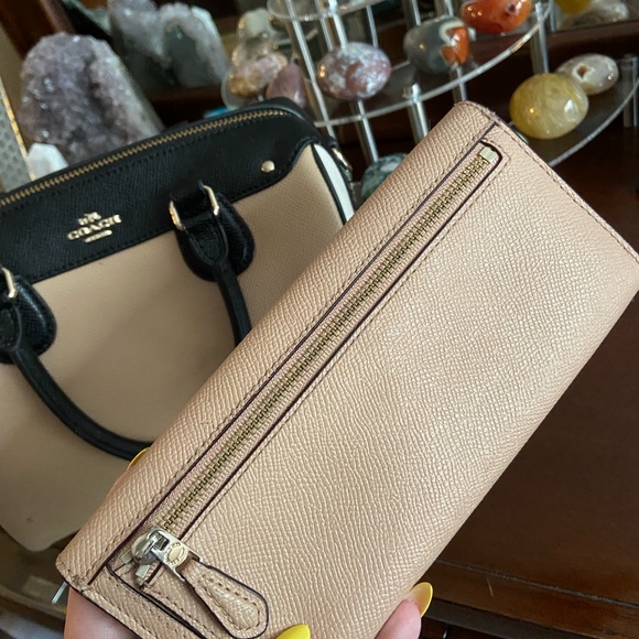 Coach Bundle - Picture 3 of 11